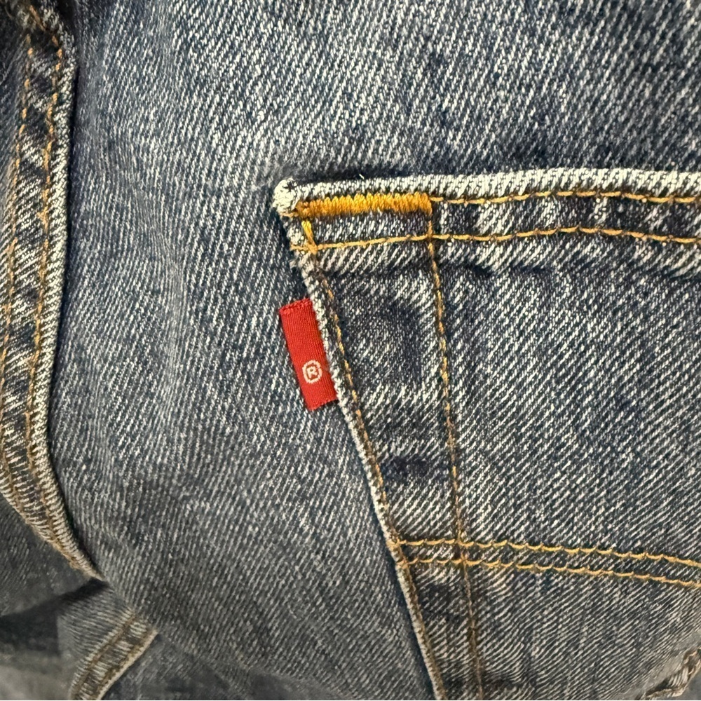 Levi's Medium Wash 501 Original Fit Men's Jeans - Picture 8 of 15
